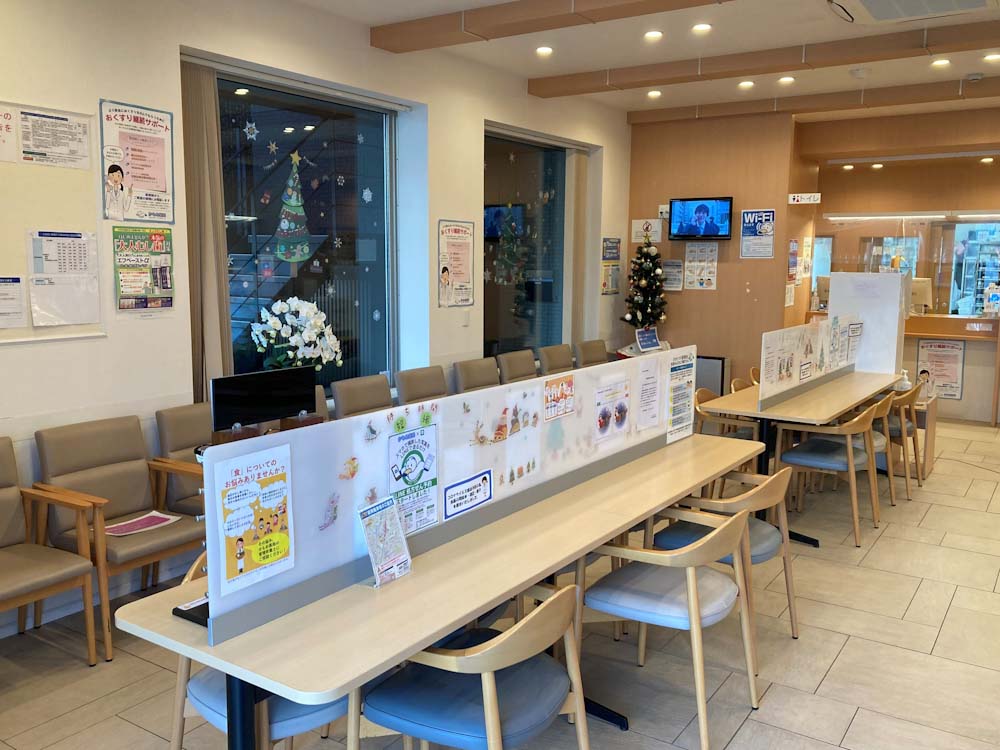 カフェのような店舗で、ゆったりとくつろげますね。