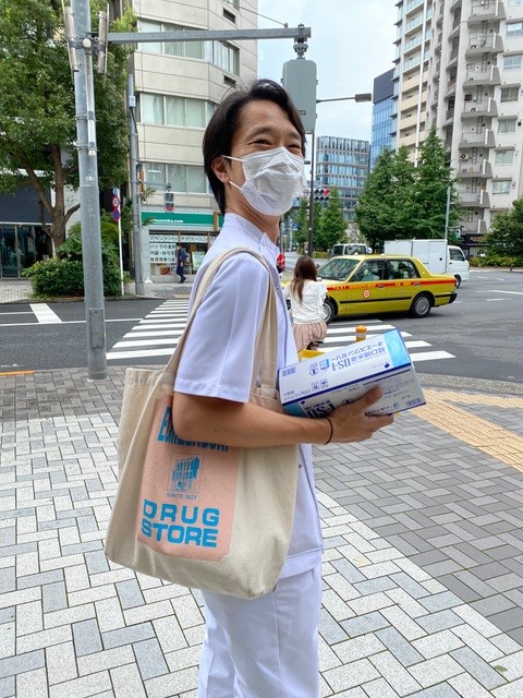 在宅へ向かう様子